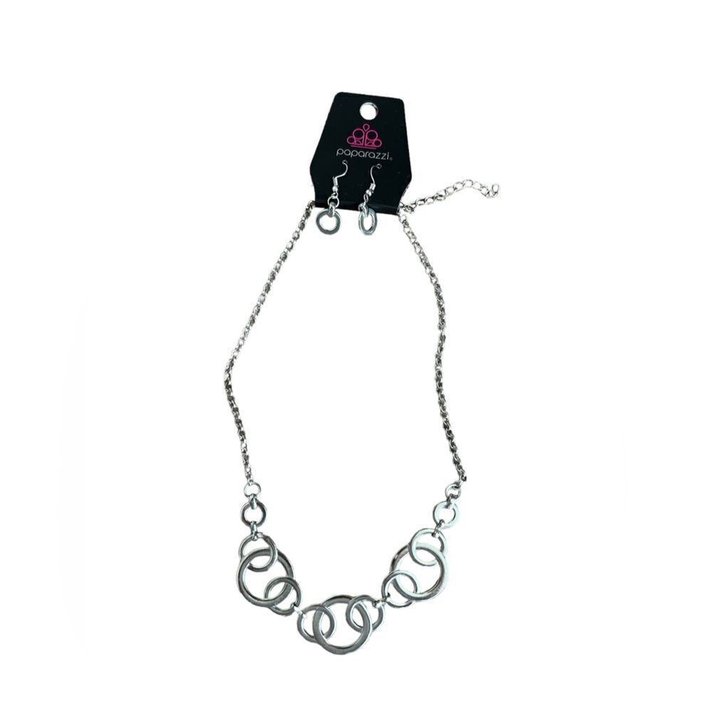 NWT PAPARAZZI Necklace & earrings set